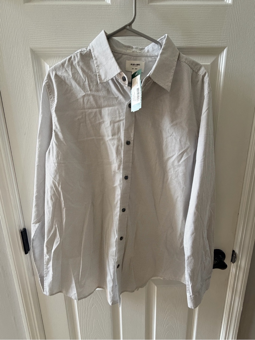 Julian & Mark size large Men's White Microdot Long-Sleeve Button-Up Shirt